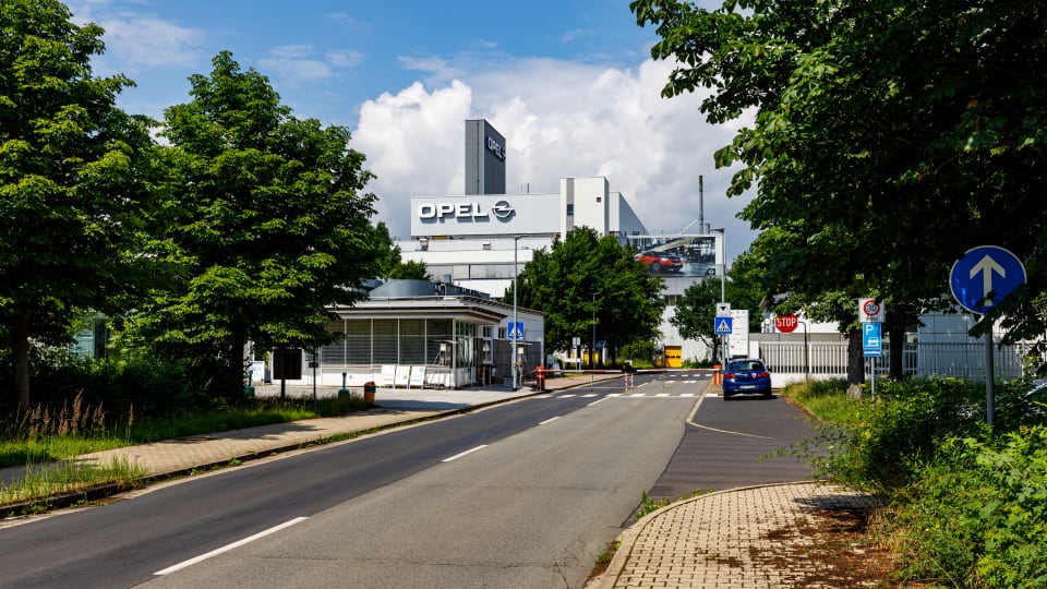 Fabrica Opel inchisa pana in 2022 din cauza lipsei de microcipuri